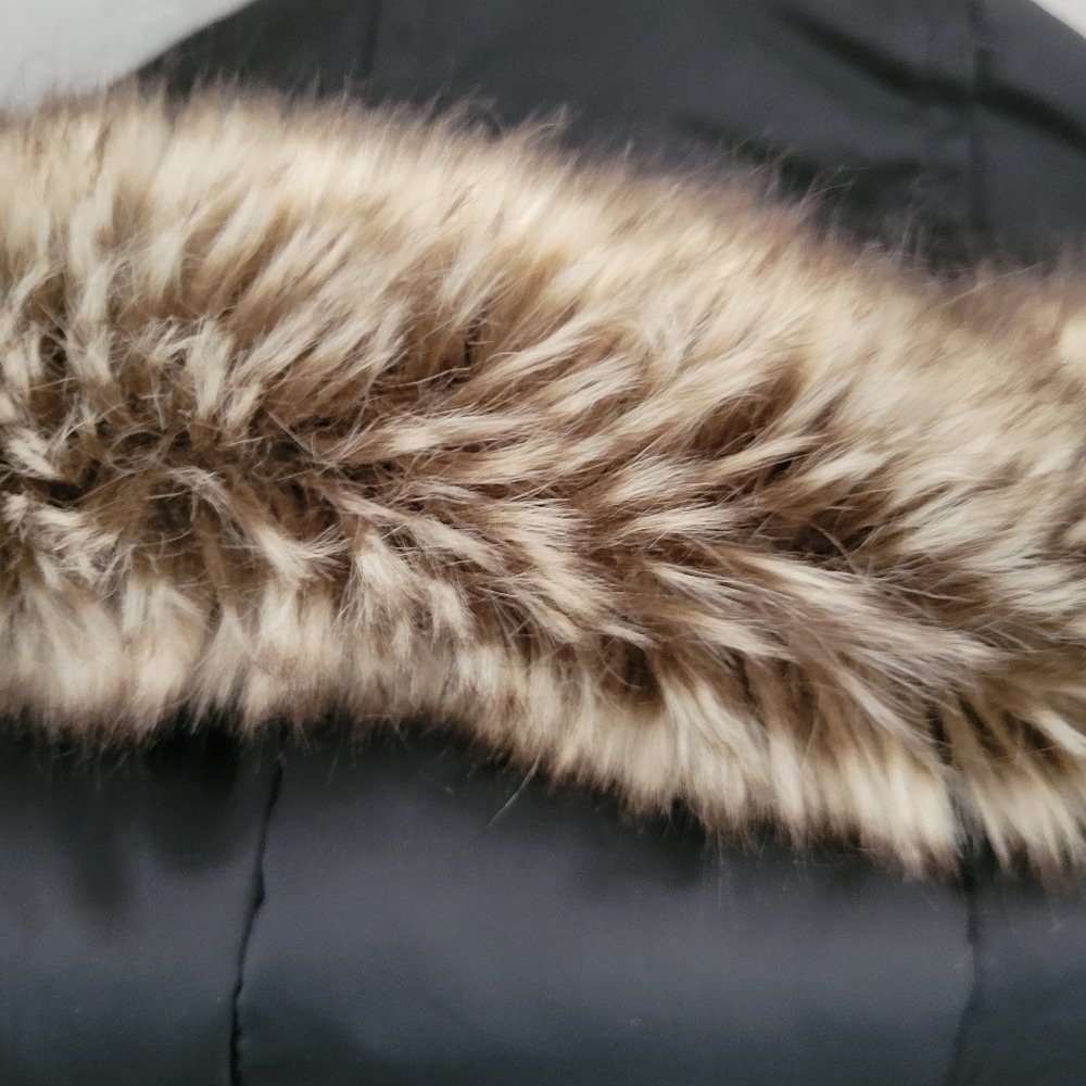 Levi's Womens Down Puffer Jacket Medium Snow Winter Ski Hood Faux Fur - Picture 10 of 16